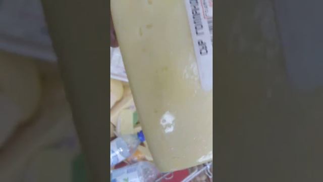 Целых 2 тележки просроченного продукта смотреть онлайн