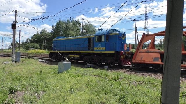 Тепловозы ТЭМ2-2757, ТЭМ2-9070 с составом для перевозки листовой стали + тепловоз ТЭМ2-1327