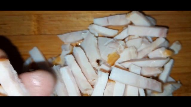 Овощной салат с копченой курицей смотреть онлайн