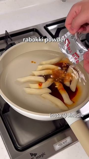 Quattro Cheese Buldak Rabokki Combination #buldak #buldakramen #buldaknoodles #rabokki #tteokbokki смотреть онлайн