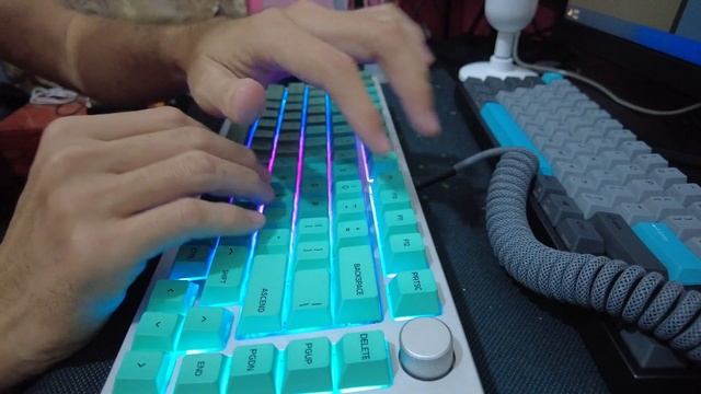 GMMK Pro Akko Jelly White lubed switches смотреть онлайн