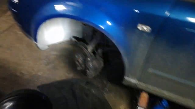 Wymiana przegubu zewnetrznego Audi A4 b6 смотреть онлайн