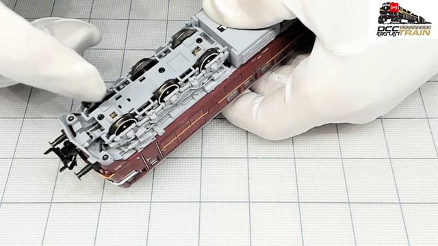 TRIX DR120 Diesel Locomotive DCC Sound 25200 смотреть онлайн