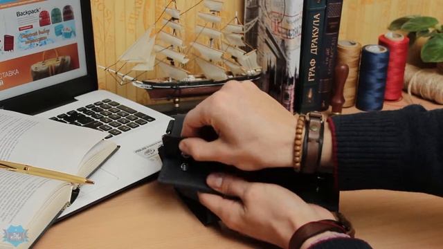 Кожаный темно-синий мини-клатч ручной работы VOILE vl-cl2-blu купить в Украине. Обзор смотреть онлайн