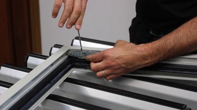 Cборка скрытой системы Magicube для поворотного окна смотреть онлайн
