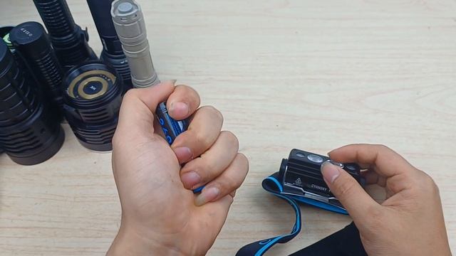 Đèn Pin Đội Đầu Mà Sáng Khinh Khủng Luôn , Nhìn Xuyên Đêm Pin trâu 60 tiếng CYANSKY HS6R смотреть онлайн