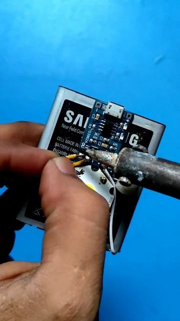 old mobile phone battery to make emergency rechargeable led light | #shorts смотреть онлайн