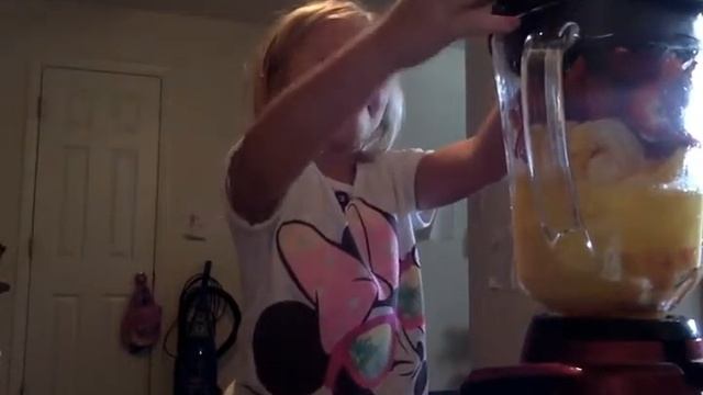 Дочка говорит по английски. Готовим смотреть онлайн