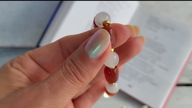 Браслет из селенита, сердолика смотреть онлайн