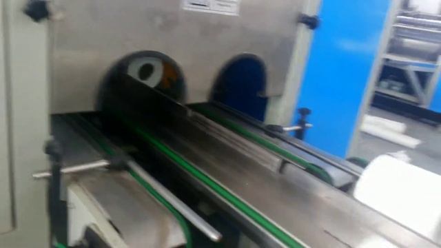 Небольшой аккумулятор туалетной бумаги рулон туалетной пилы резки смотреть онлайн