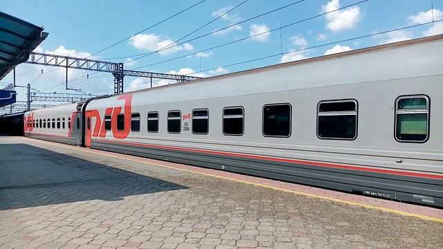 Зелёный! Тепловоз ЧМЭ3-2714 подаёт пассажирский поезд Анапа-Москва
