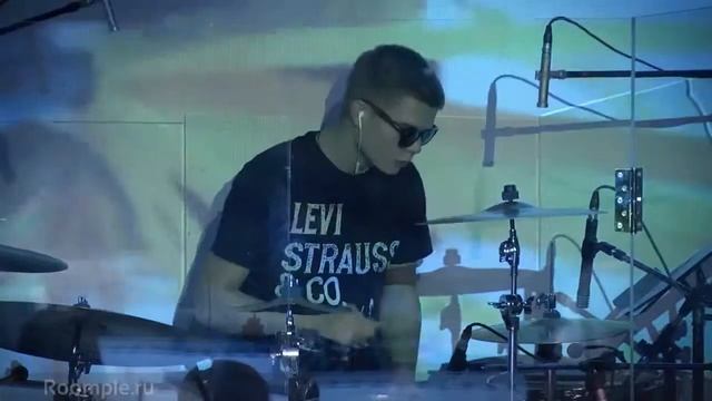 Roomple | Другой оркестр. Rockafeller Skank смотреть онлайн