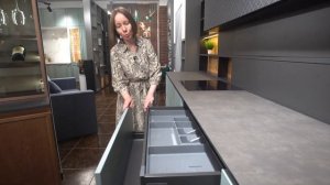 Кухня в современном стиле с профилем Гола и фасадом из жидкого металла