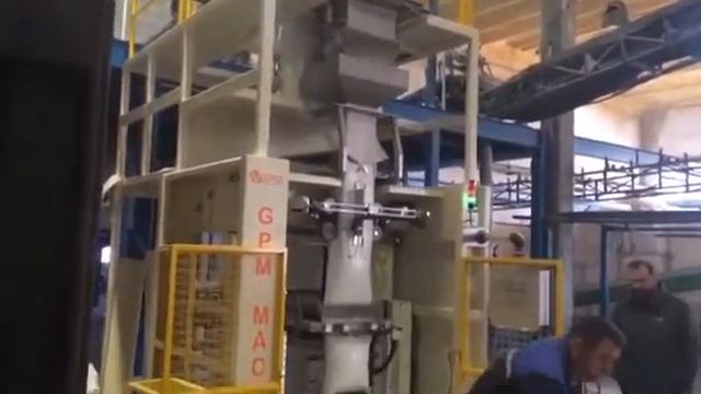 Фасовочный автомат в мешки весом от 10 до 25 кг смотреть онлайн