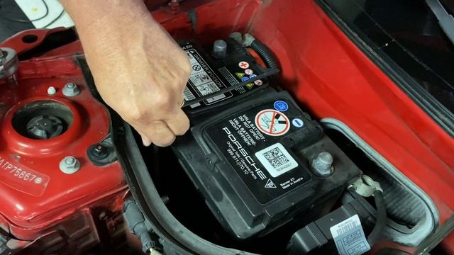 DIY Battery Replacement - Mini Cooper R55/R56 (Gen 2) смотреть онлайн