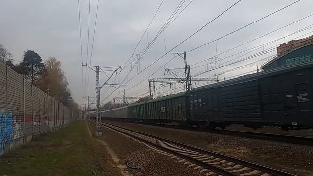 Бывший Иркутский!!!! Электровоз ВЛ10-1065 с грузовым поездом смотреть онлайн