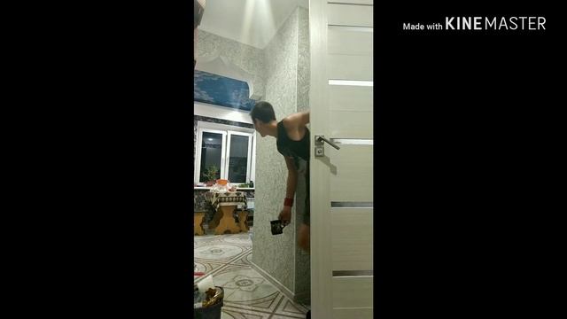 Обливаем в квартире, друг,друга.ПОПАЛИ ВОДОЙ В РАЗЕТЕКУ? смотреть онлайн