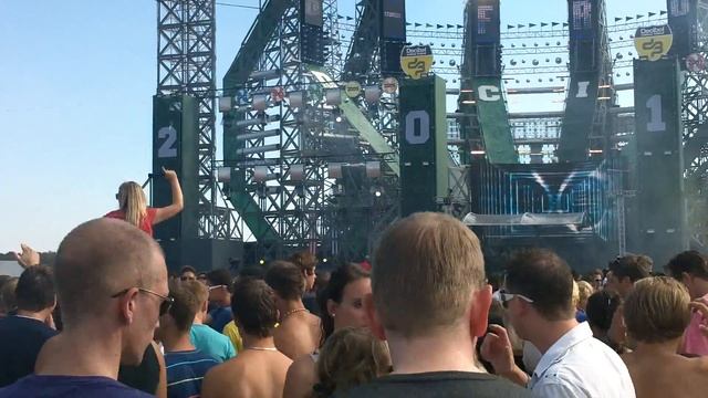 Decibel 2011 ~ Fusion of Sound & Zatox - The Noisemaker (Code Black Remix) HD смотреть онлайн