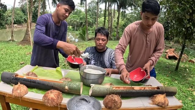 Sugpo na may buko niluto sa Kawayan masarap na pananghalian смотреть онлайн