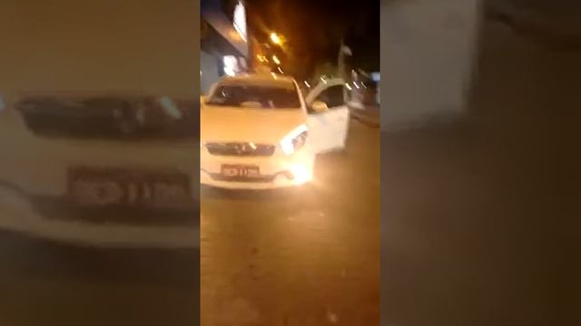 Táxi com Wifi e LED смотреть онлайн