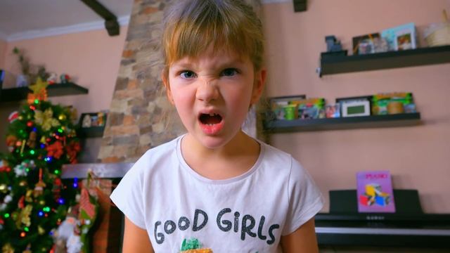 Эстела и Артем играют. Забавная история про вредную еду для детей. Эстела показывает как правильно смотреть онлайн