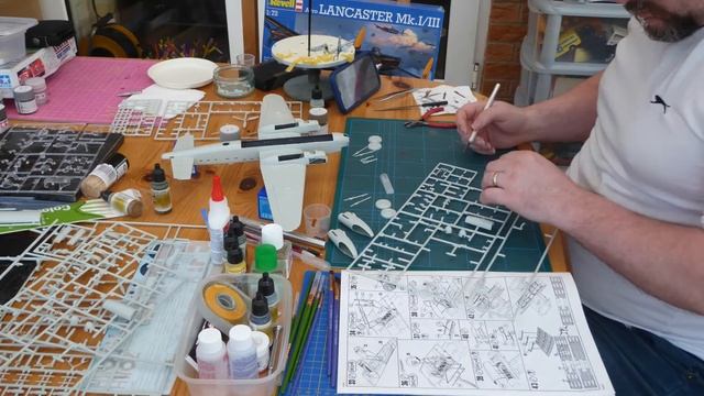 Revell 04300 Lancaster MK I/III Build Day 4 смотреть онлайн