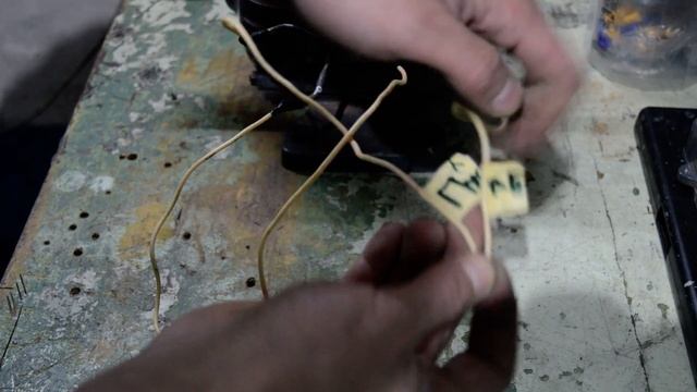 Подключение асинхронного безконденсаторного электродвигателя ~220В АОЛБ 31-2 с четырьмя выводами. смотреть онлайн