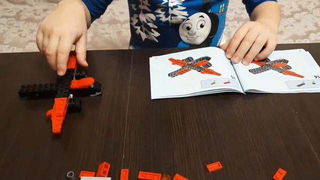 Распаковка конструктора LEGO Creator 31100 "Спортивный автомобиль" из ROZETKA смотреть онлайн