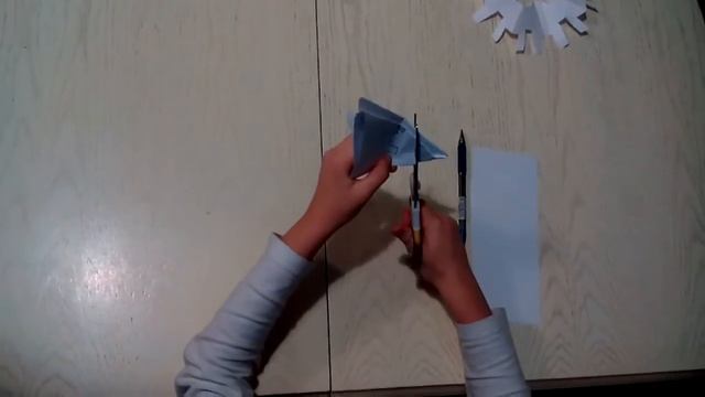 как вырезать снежинку из бумаги смотреть онлайн