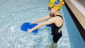 как научиться плавать брассом (урок #3.7 работа ногами на груди с доской)