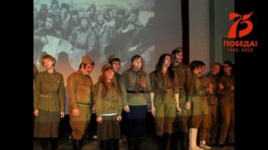 Прожектор шарит осторожно по пригорку