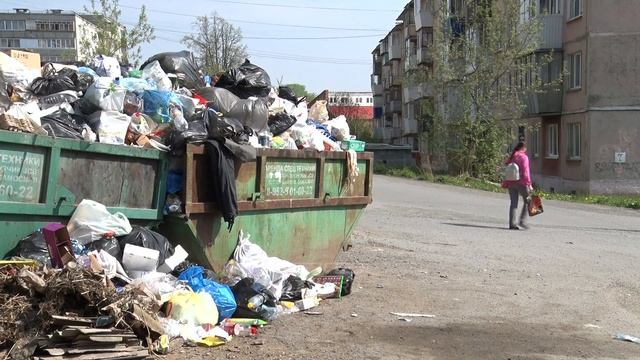 Мусорный коллапс в Златоусте: с контейнерных площадок не вывозят мешки с отходами смотреть онлайн