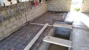 Заливка пола в гараже.