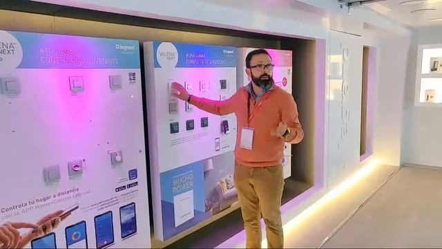 Presentación Valena NEXT BY Legrand смотреть онлайн