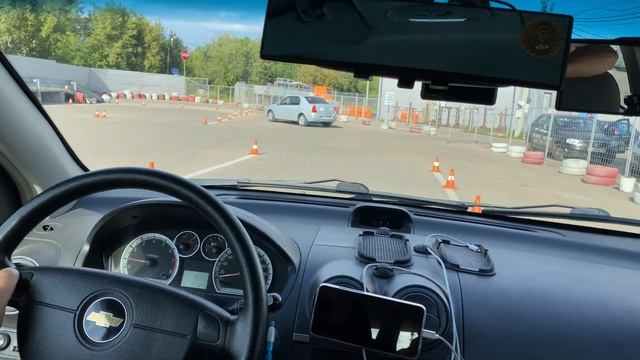 Автодром Гаи. Параллельная парковка на площадке. Как припарковаться между машин? Сдаём экзамен Гибдд смотреть онлайн
