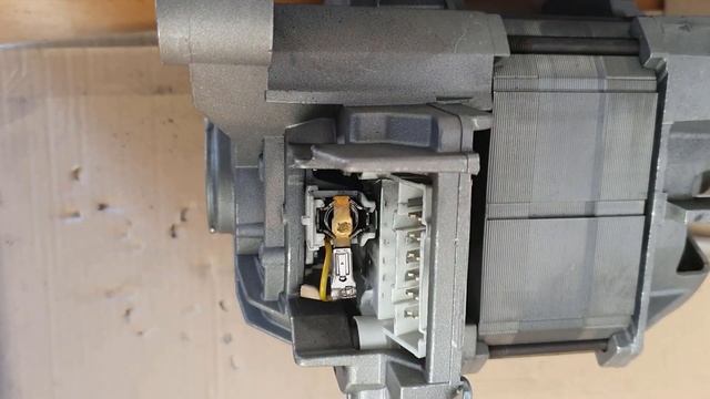 HOW TO REPLACE CARBON BRUSHES ON A BOSCH/NEFF/SIEMENS WASHING MACHINE MOTOR смотреть онлайн