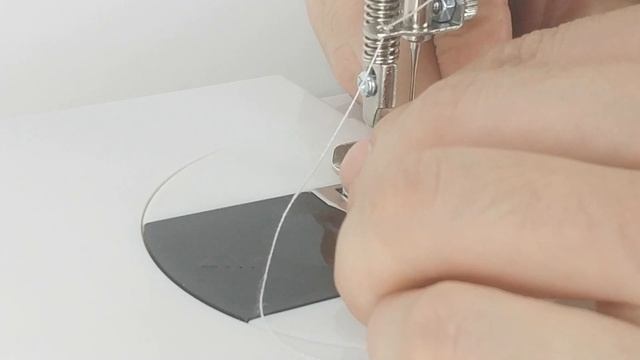 How to operate a mini sewing machine смотреть онлайн