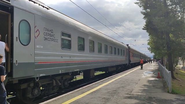 Поезд №184, сообщением Севастополь-Мурманск, прибыл к первой платформе, станции Апатиты, 20.07.23! смотреть онлайн
