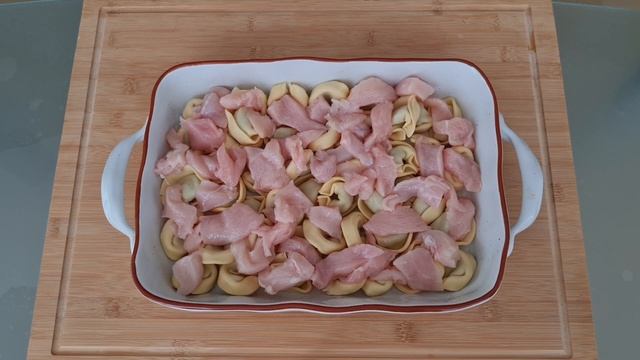 Tortellini Auflauf mit Hähnchenbrust und Pesto, unglaublich lecker 😋 schnell und einfach zubereitet смотреть онлайн