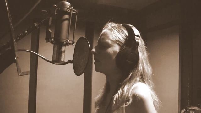Голос из Народа-Miranda Lambert - The House That Built Me cover by Julianne Scalise смотреть онлайн