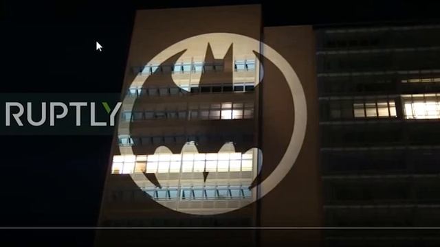 Бэт-сигнал включают во всем мире смотреть онлайн