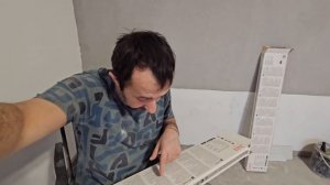 Клеим ПВХ плитку на стену