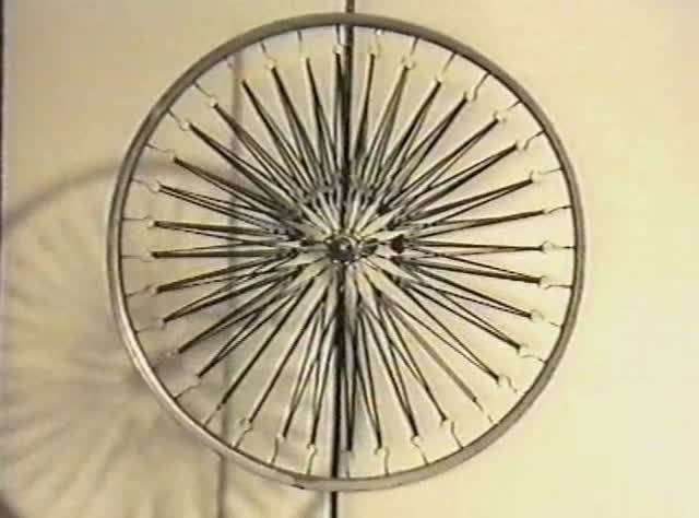 Физика. Опыты. Теплота и работа. Модели тепловых двигателей. Колесо с резиновыми спицами смотреть онлайн