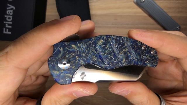 Kizer Friday Club March 2021 Exclusive Mini Sheepdog - Resin & Grain Husk Scales (April 2020 Ver.) смотреть онлайн