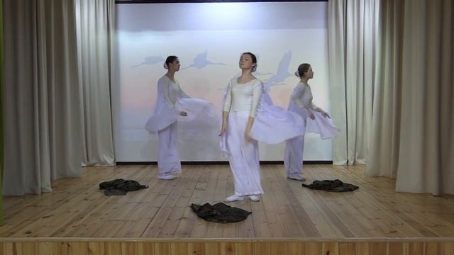 Детский танцевальный коллектив "Родничок" г. Малоярославец - "Журавли". смотреть онлайн