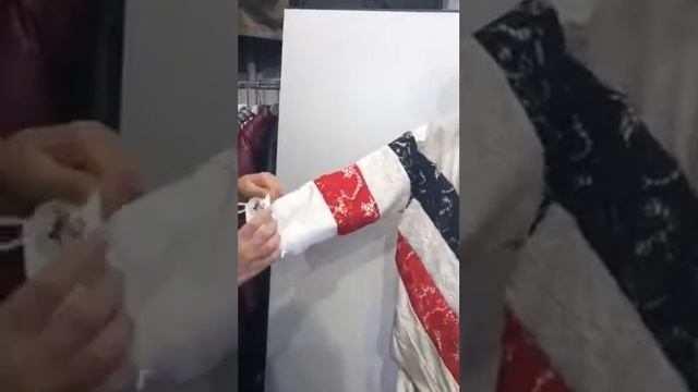 Пуховик Moncler с французским флагом и кружевом смотреть онлайн
