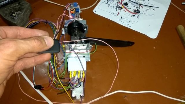 Реверс кнопкой 3пин DC-DC 3v смотреть онлайн