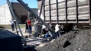 Выгрузка цемента из вагонов хопперов