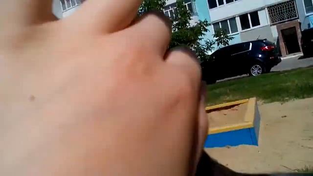 Играем на улице | Лепим куличики из кинетического песка | Играем с кошечкой смотреть онлайн