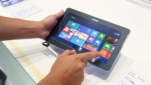 Samsung Ativ Tab: Videopohled na kompaktní tablet s Windows 8 (IFA 2012) смотреть онлайн